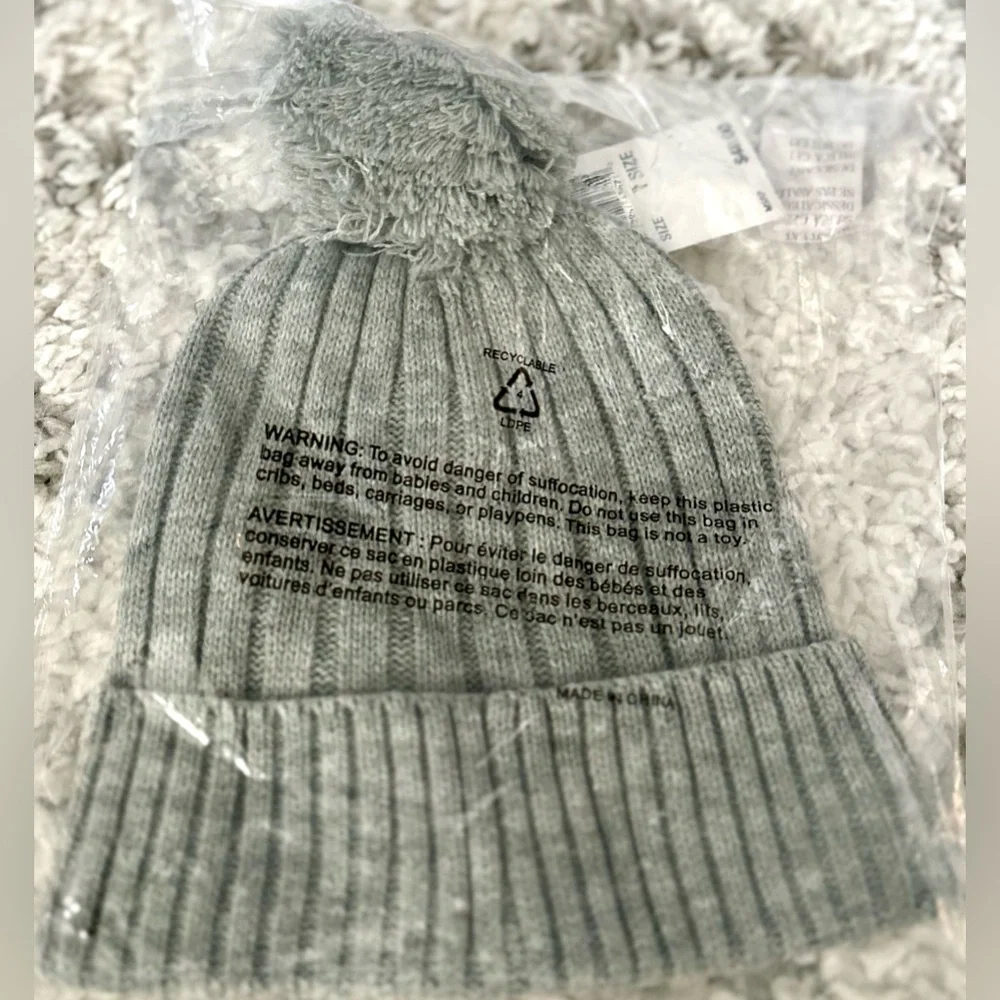 🎸MICHAEL KORS🎸🔥NWT🔥GRAY RIBBED KNIT BEANIE HAT WITH POM